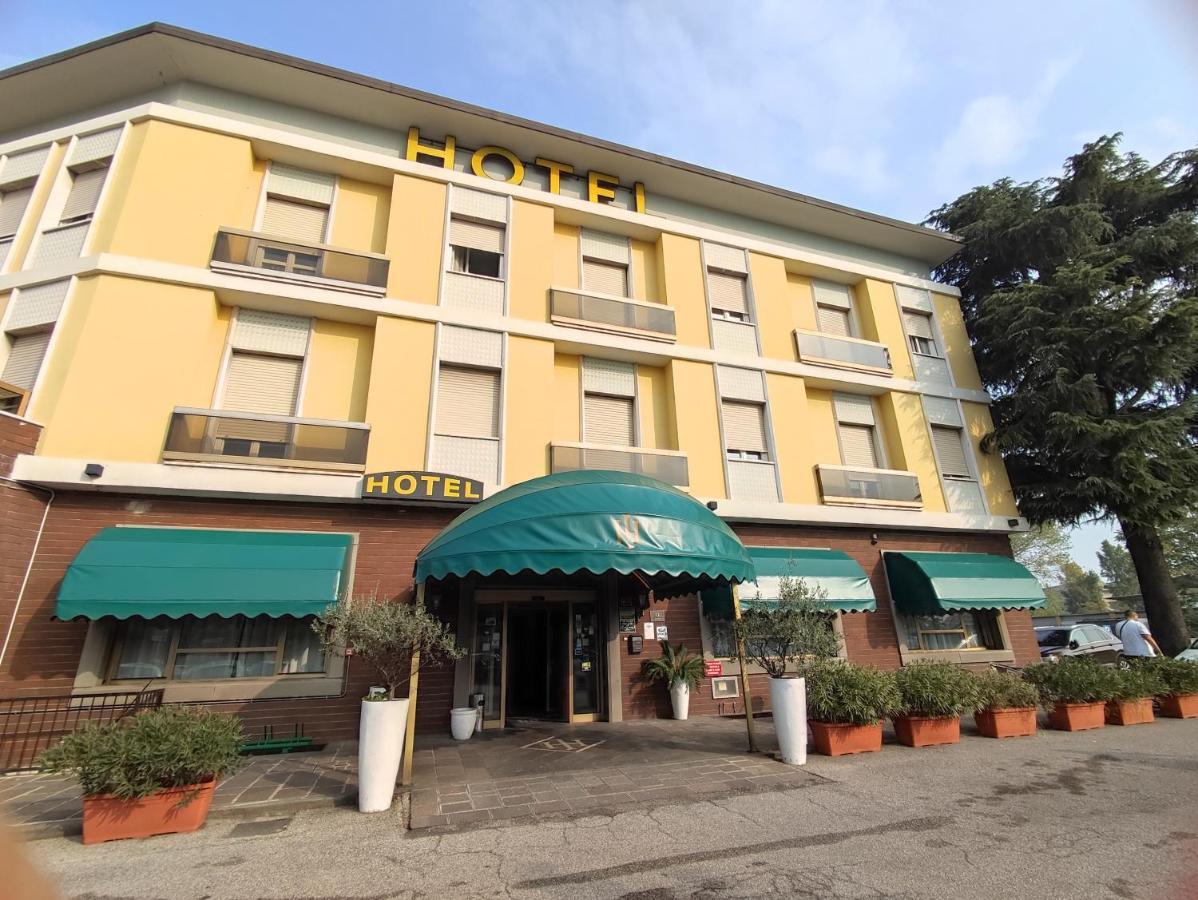 Hotel Industria ブレシア エクステリア 写真